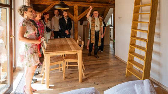 image:Image Biskup Martin David požehnal nově opravené Apartmány Mezivodí v obci Bílá v Beskydech.