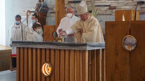 image:Image Nový oltář u Sv. Anny v Havířově