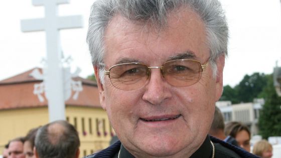 image:Image Kněz, podplukovník i světoběžník