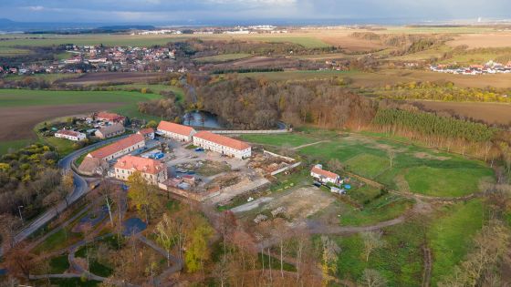 image:Image Snímek z dronu na areál kláštera na konci roku 2020. Jeho novou dominantou bude časem kaple sv. Terezie.