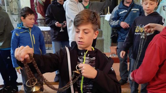 image:Image Nejen nácvik asistence při liturgii, ale hlavně její hlubší poznání a pochopení zprostředkoval účastníkům ministrantský tábor v Horní Blatné.