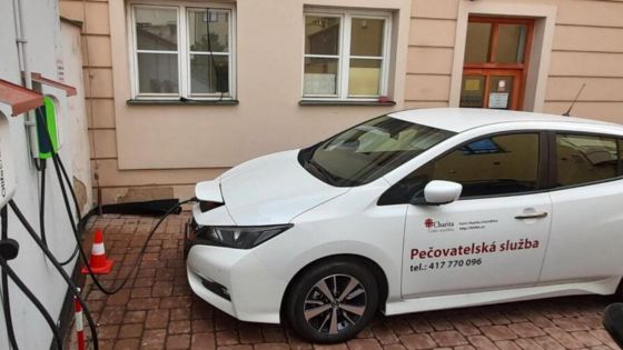 image:Image Elektrická auta, postele a speciální náramky