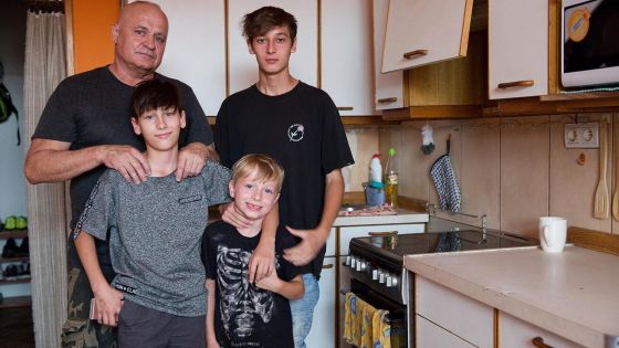 image:Image Karel a jeho kluci v záchranné síti