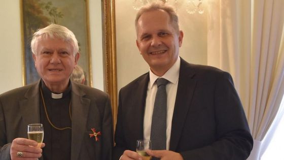 image:Image Ocenění pro biskupa Malého