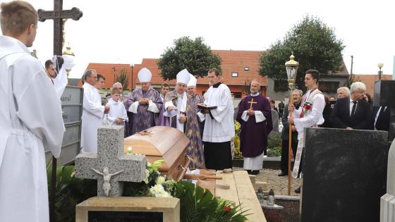 image:Image Pohřeb biskupa Esterky