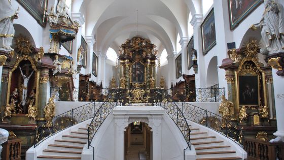 image:Image Svatováclavská bazilika v novém