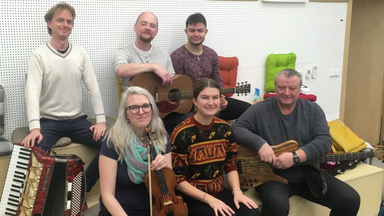 image:Image Přijďte si 25. ledna poslechnout koncert kapely MeziMěsto živě přímo do brněnského studia Proglasu! Můžete být součástí vysílání, užít si krásný koncert a kapla bude jistě ráda za nadšené posluchače přímo v koncertním studiu. 