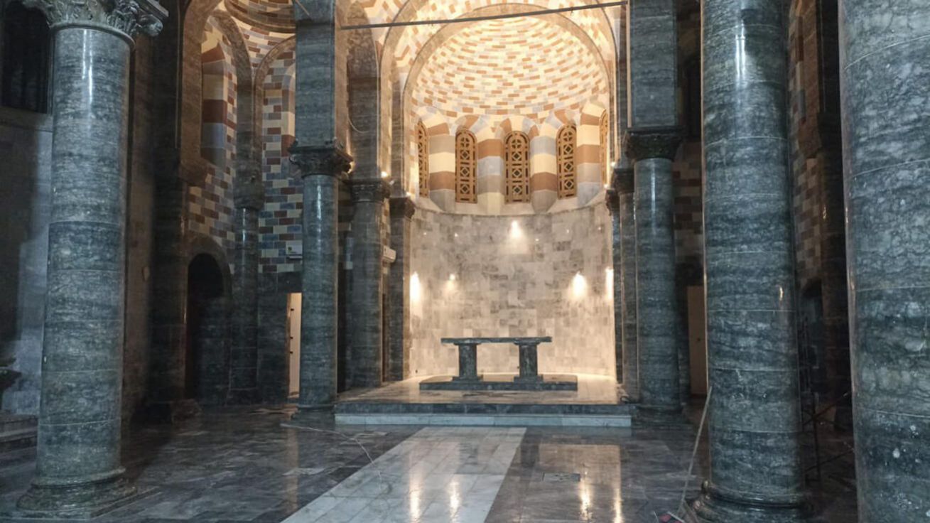 image:Image Obnovený interiér chrámu.