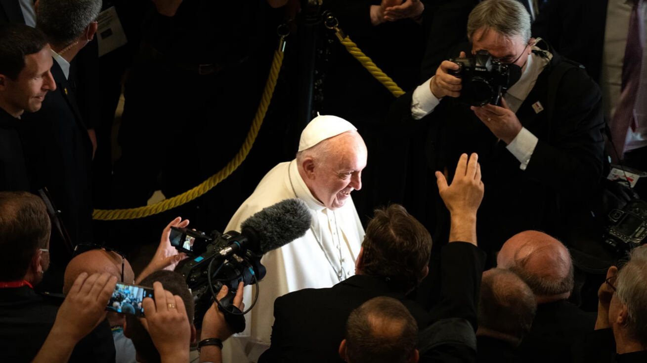 image:Image František je papežem přímého přenosu. Nejen při bohoslužbách, ale i v televizních debatách a na sociálních sítích.