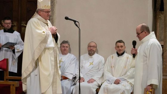 image:Image Podpořit své budoucí kolegy dorazilo do Kroměříže také několik trvalých jáhnů z různých míst arcidiecéze.
