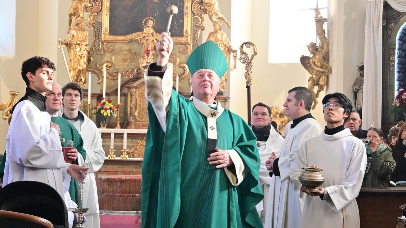 image:Image Arcibiskup Jan Graubner žehná nově opravené varhany v benáteckém kostele sv. Máří Magdalény.