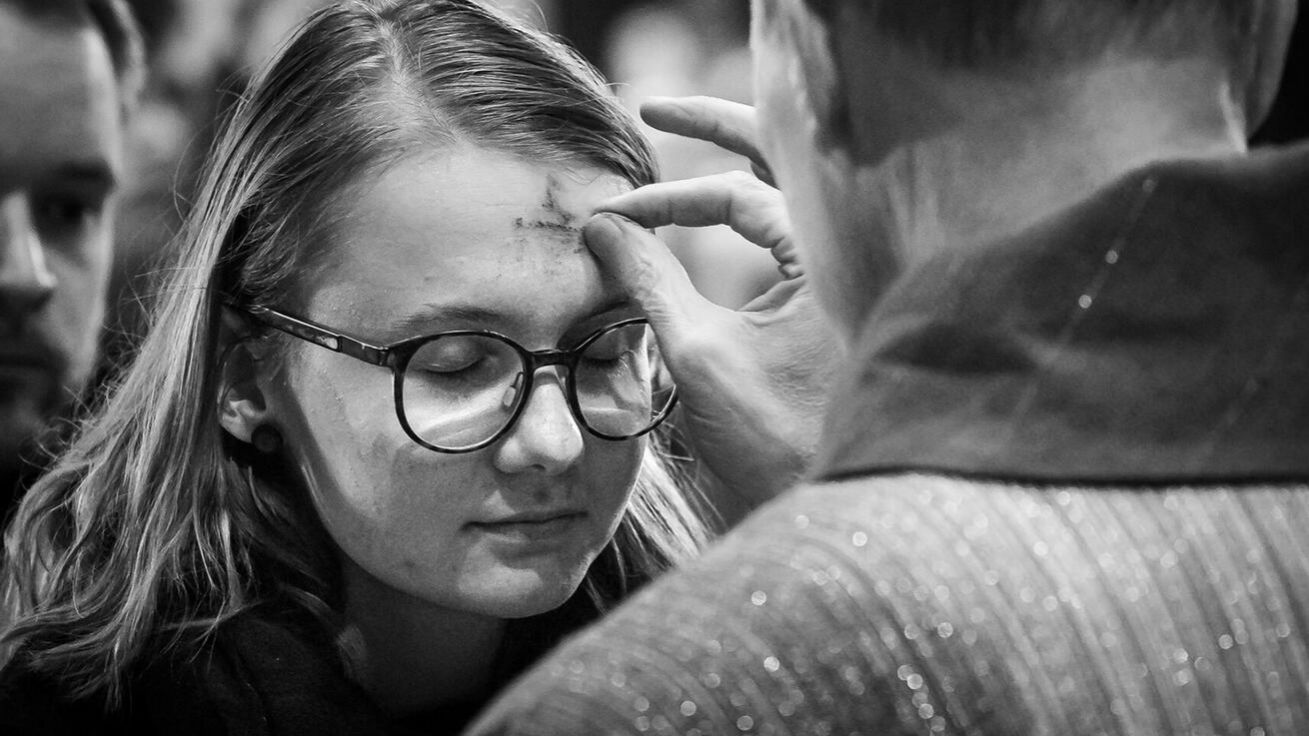 image:Image Během Popeleční středy od 15.30 zazní na Radiu Proglas také poselství papeže Františka pro letošní postní dobu. A od 22.30 se mohou posluchači připojit živě k modlitbě bolestného růžence. 