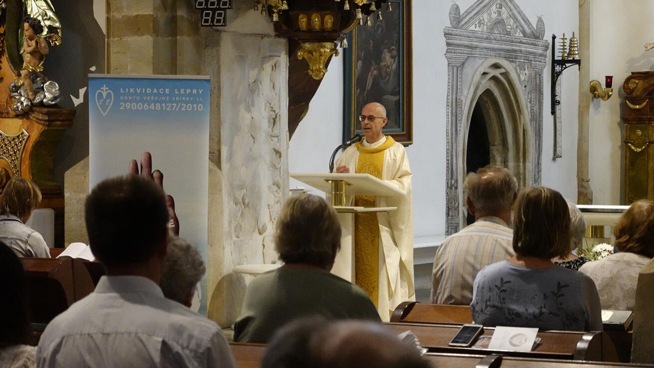 image:Image Mons. Jan Balík při mši svaté, po které následovala debata o činnosti LL. 
