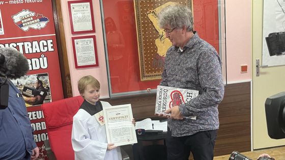 image:Image Patrik Müller přebírá ocenění svého rekordu.