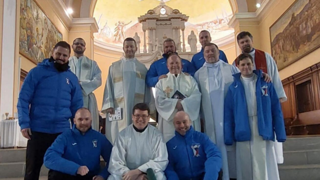 image:Image Kněží z Česka v Albánii nehráli jen fotbal.