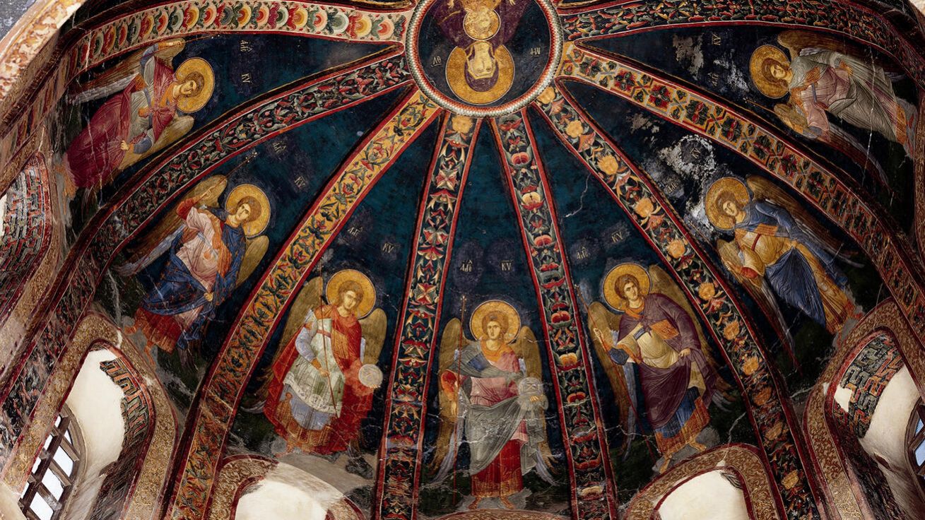 image:Image PO CHRÁMU BOŽÍ MOUDROSTI (Hagia Sofia) se další starobylá bazilika v Turecku mění v mešitu: od 23. února se budou konat páteční muslimské modlitby v kostele sv. Spasitele v Chóře, na severozápadě Istanbulu. Ten stojí na místě kláštera z 6. století, postavený byl ve 12. století a po dobytí tehdejší Konstantinopole Osmany (1453) sloužil jako kostel až do roku 1511. Poté byl přestavěn na mešitu a v roce 1945 po restaurování zdejších cenných byzantských mozaik a fresek s tématem Božího vtělení se stal muzeem. Celosvětově je kostel pokládán za jeden z nejvýznamnějších dokladů byzantské sakrální architektury. Přeměnit jej opět na mešitu slíbil turecký prezident Recep Tayyip Erdogan v roce 2020.