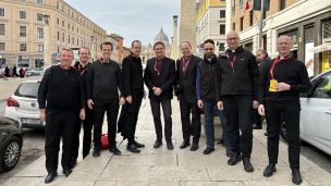 image:Image Potřebujeme plně lidské kněze