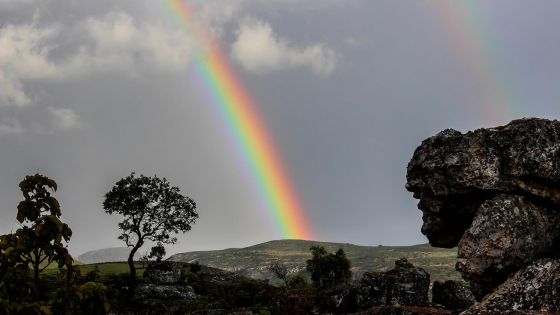 image:Image Duha se objevuje na nebi, aby se člověk zastavil a zamyslel, aby poskočil radostí a zjihl úžasem.