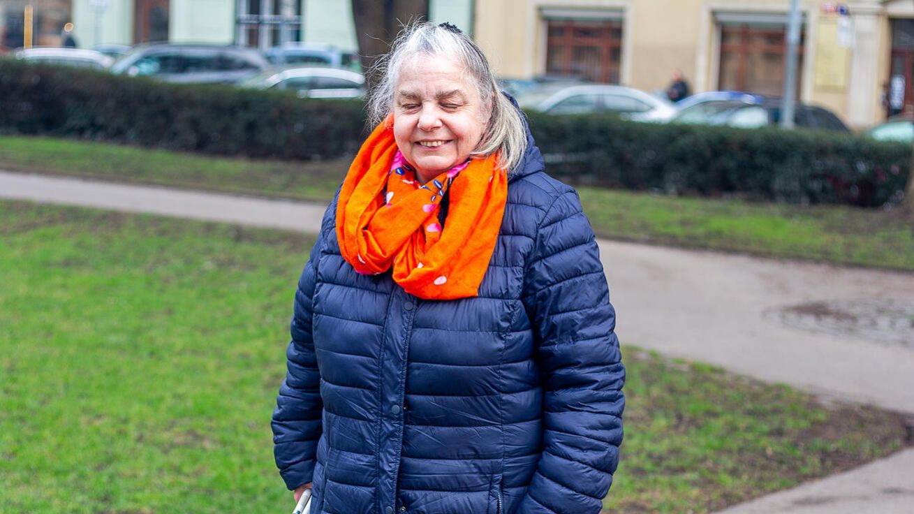 image:Image Milena Dohelská a její asistenční pes, fenka Kešu.