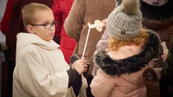 image:Image Vrchol liturgického roku – velikonoční vigilie připomíná, že smrtí život nekončí, Kristus porazil smrt.