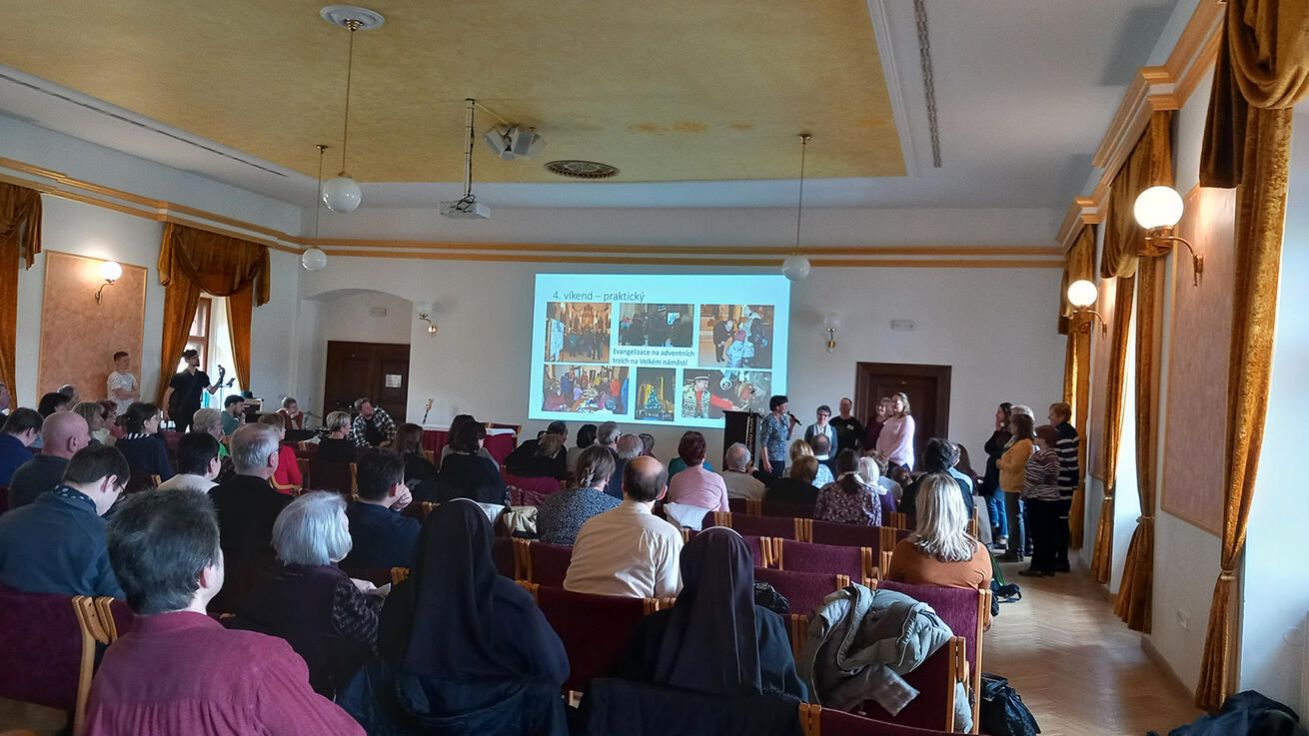 image:Image Seminář o evangelizaci v Novém Adalbertinu.