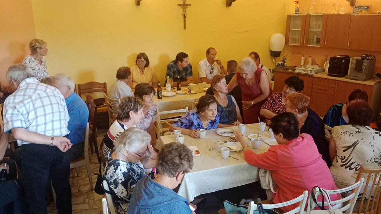 image:Image V tzv. márovně se farníci scházejí ke kávě v obci Tichá v ostravsko-opavské diecézi.