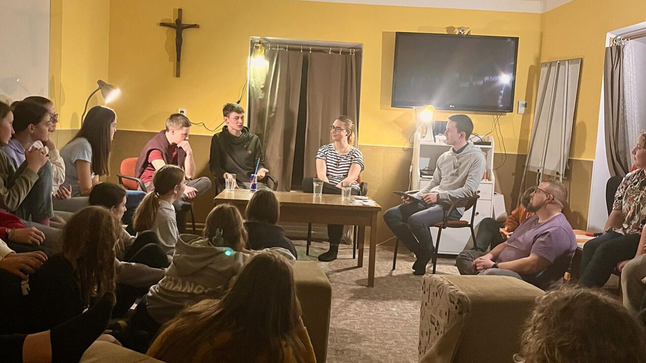 image:Image Maturanti jezdí na Ktiš za duchovním ztišením, ale i se společně pobavit.