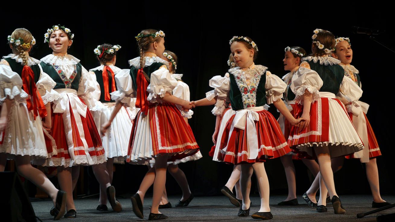 image:Image Součástí přehlídky byla i taneční vystoupení.