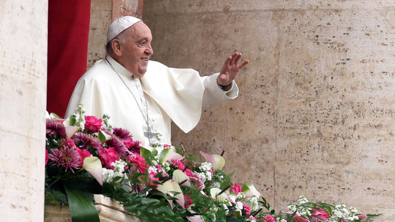 image:Image Papež František při udílení velikonočního požehnání Urbi et orbi (Městu a světu).