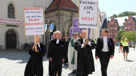 image:Image Kostel jako poslední útočiště