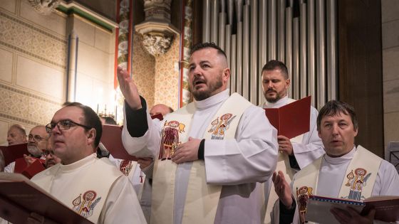 image:Image Kněžská schola doprovází významné momenty života arcidiecéze.