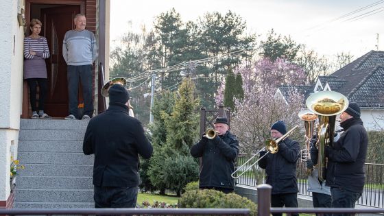 image:Image Hudebníci gratulují dvakrát ročně – na sv. Josefa a na sv. Annu.