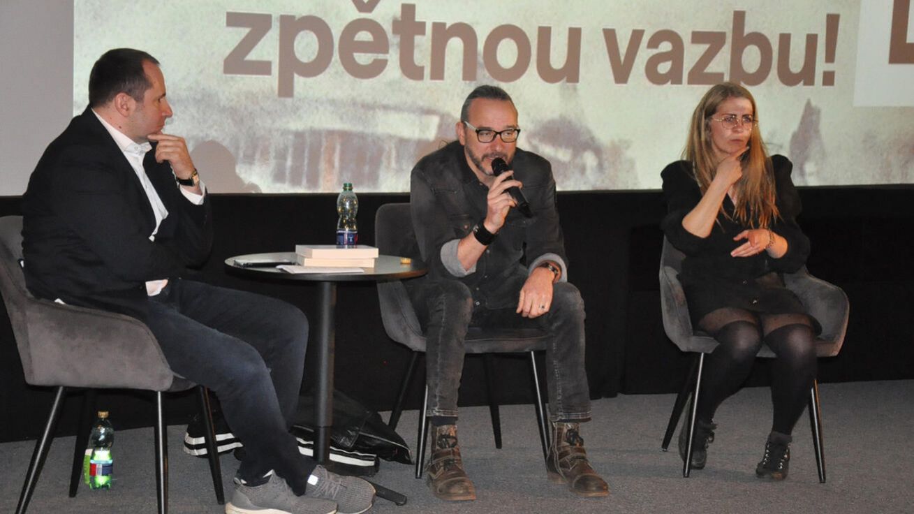 image:Image V rámci Jednoho světa besedoval i bývalý zpravodaj ČT Jakub Szántó.