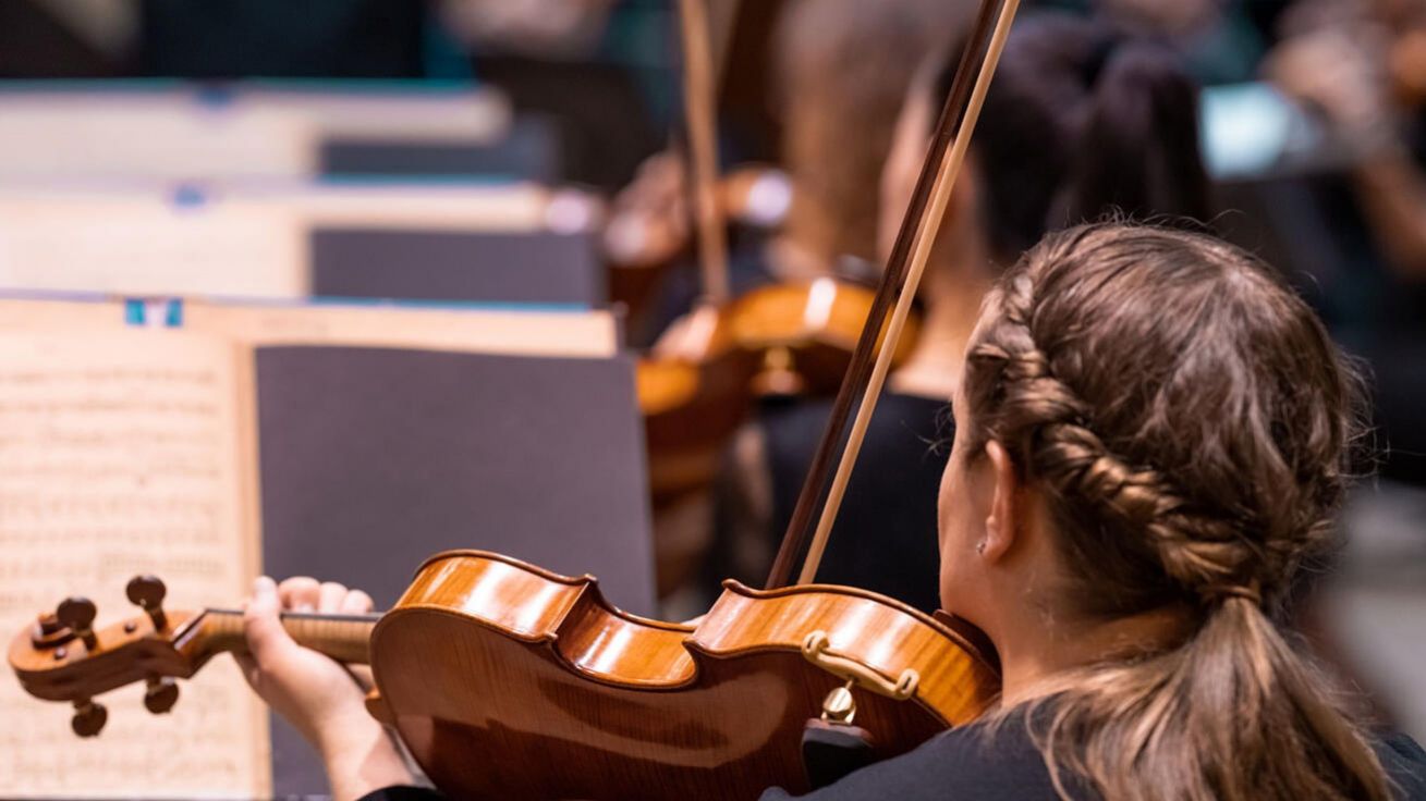 image:Image Týdeník Oktáva bude věnován České filharmonii. O její minulosti, současnosti i plánech si s jejím generálním ředitelem Davidem Marečkem bude povídat Štěpán Graffe. 