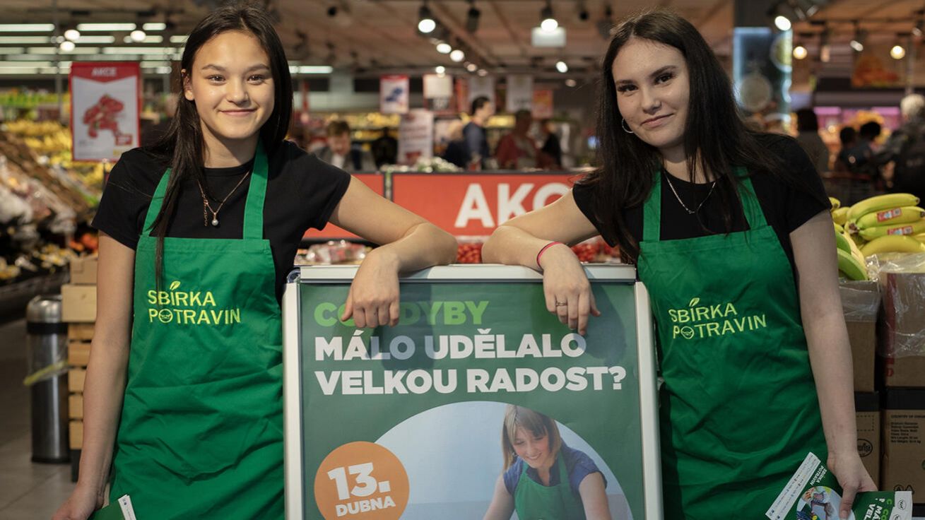image:Image Sbírku zajišťují tisíce dobrovolníků. Velkou část z nich tvoří mladí lidé.