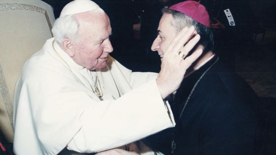 image:Image Biskup Vojtěch Cikrle se s Janem Pavlem II. setkal několikrát osobně.