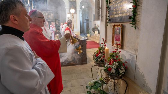 image:Image Biskup Stanislav Přibyl připomněl při mši svaté v katedrále svého předchůdce, kardinála Štěpána Trochtu.