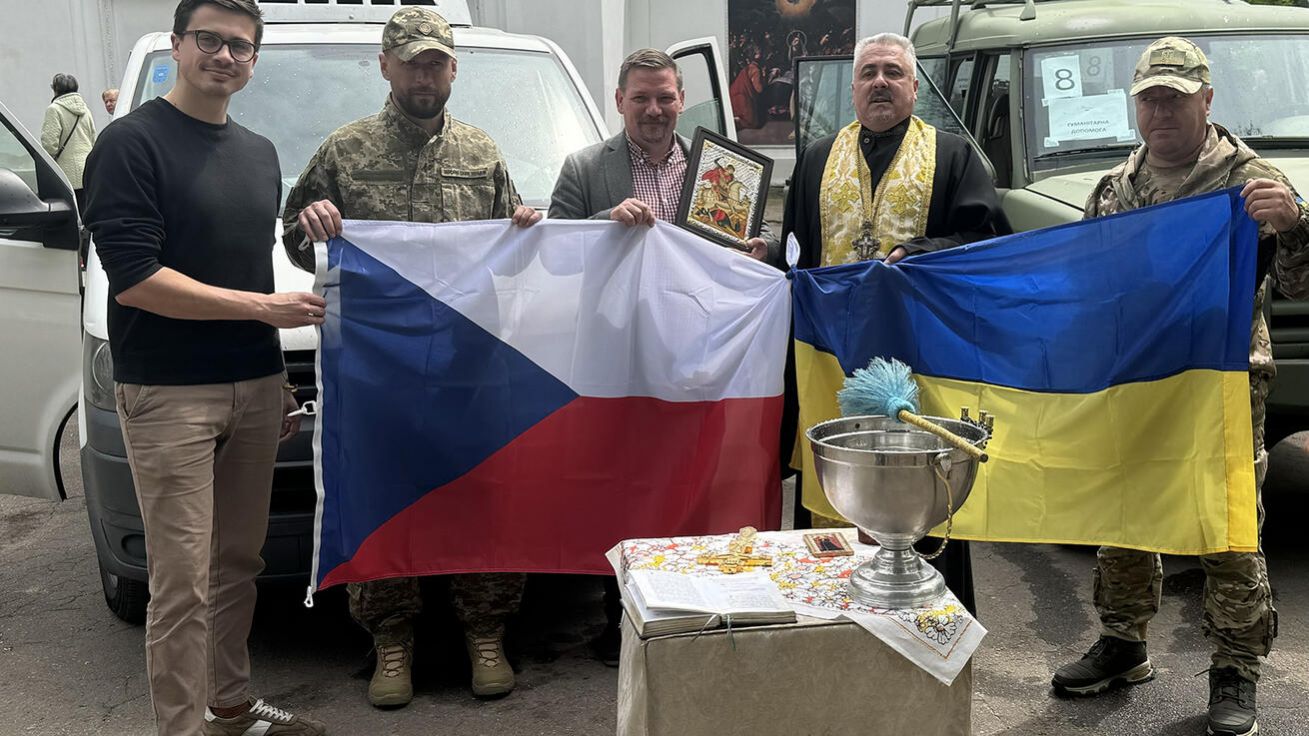 image:Image Předání chladírenského vozu P. Vyrozubovi.