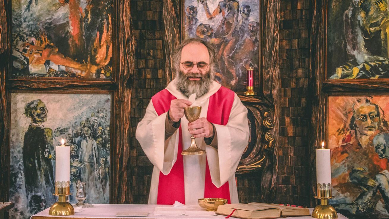 image:Image U příležitosti 10. výročí Hospice sv. Jiří v Chebu celebroval mši svatou v kapli sv. Maxmiliána Maria Kolbeho v Meditační zahradě v Plzni generální vikář P. Petr Hruška. Jako jeden ze zakladatelů Hospice sv. Jiří tak jubileum oslavil společně s jeho pracovníky.