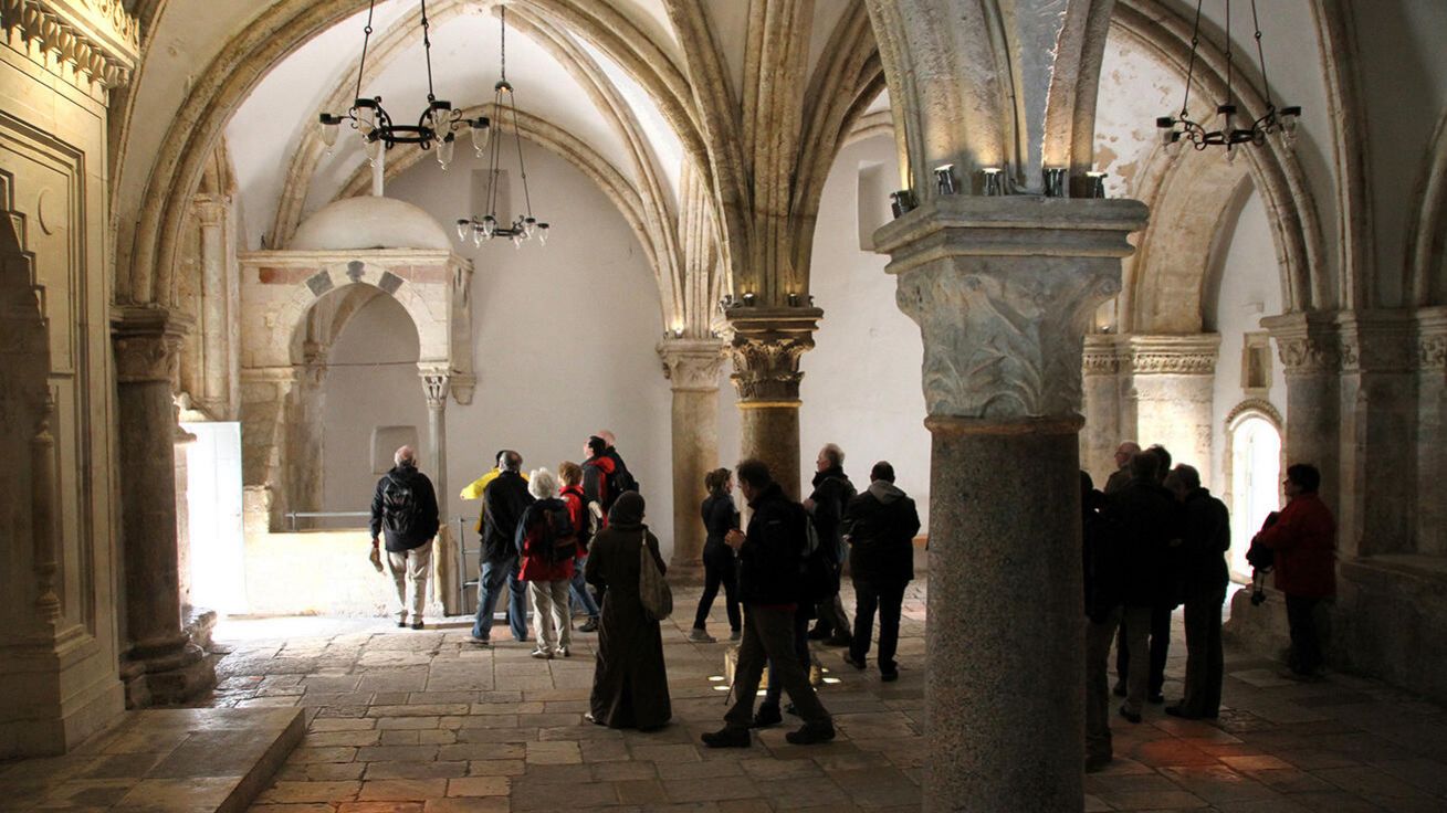 image:Image Večeřadlo na hoře Sion navštěvují zejména o velikonočních svátcích zástupy poutníků z celého světa.