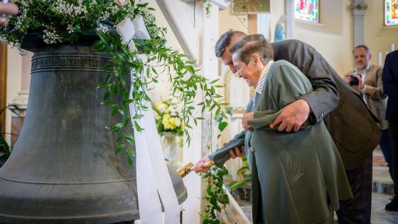 image:Image Zazvonit si mohla i 101letá farnice v doprovodu faráře Petra Knapka.