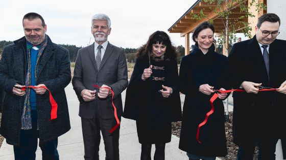 image:Image Přestřižení pásky se ujali (zleva) ministr kultury Martin Baxa, prezident republiky Petr Pavel, ředitelka Muzea romské kultury Jana Horváthová, státní tajemnice Norského království Maria Varteressian a ministr zahraničních věcí Jan Lipavský.