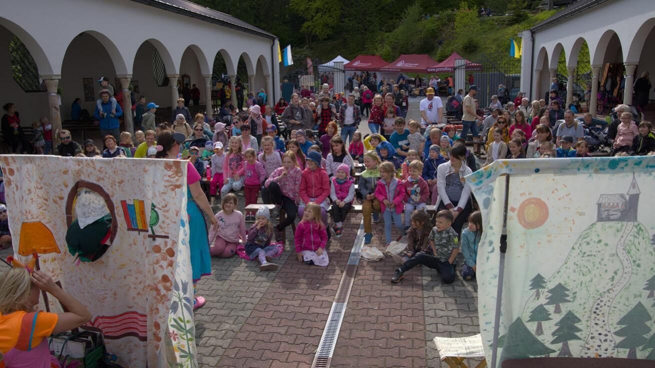 image:Image Doprovodný program na Maria Hilf včetně divadélka pro děti připravilo Centrum pro rodinu.