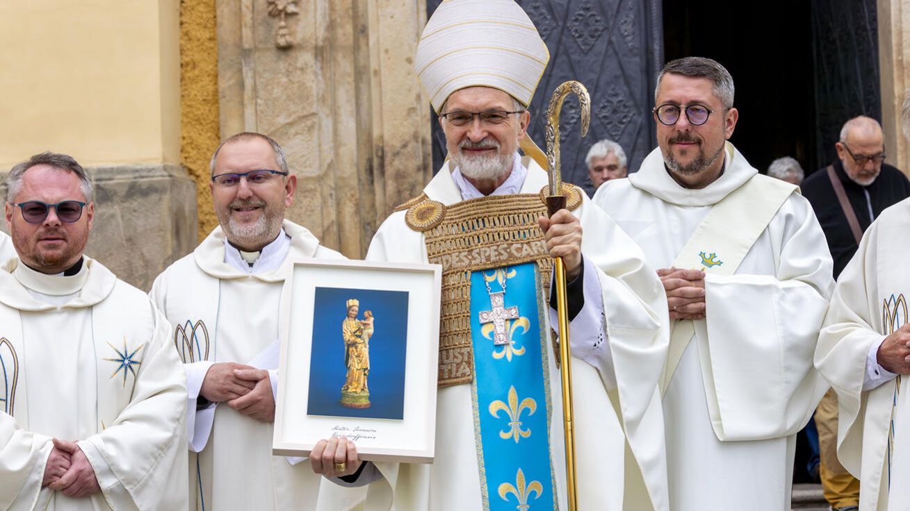image:Image Hlavním celebrantem byl biskup z partnerské eichstättské diecéze Georg Maria Hanke OSB.