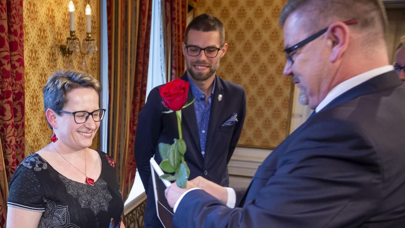 image:Image Cenu převzala ředitelka střediska Vendulka Drobná.
