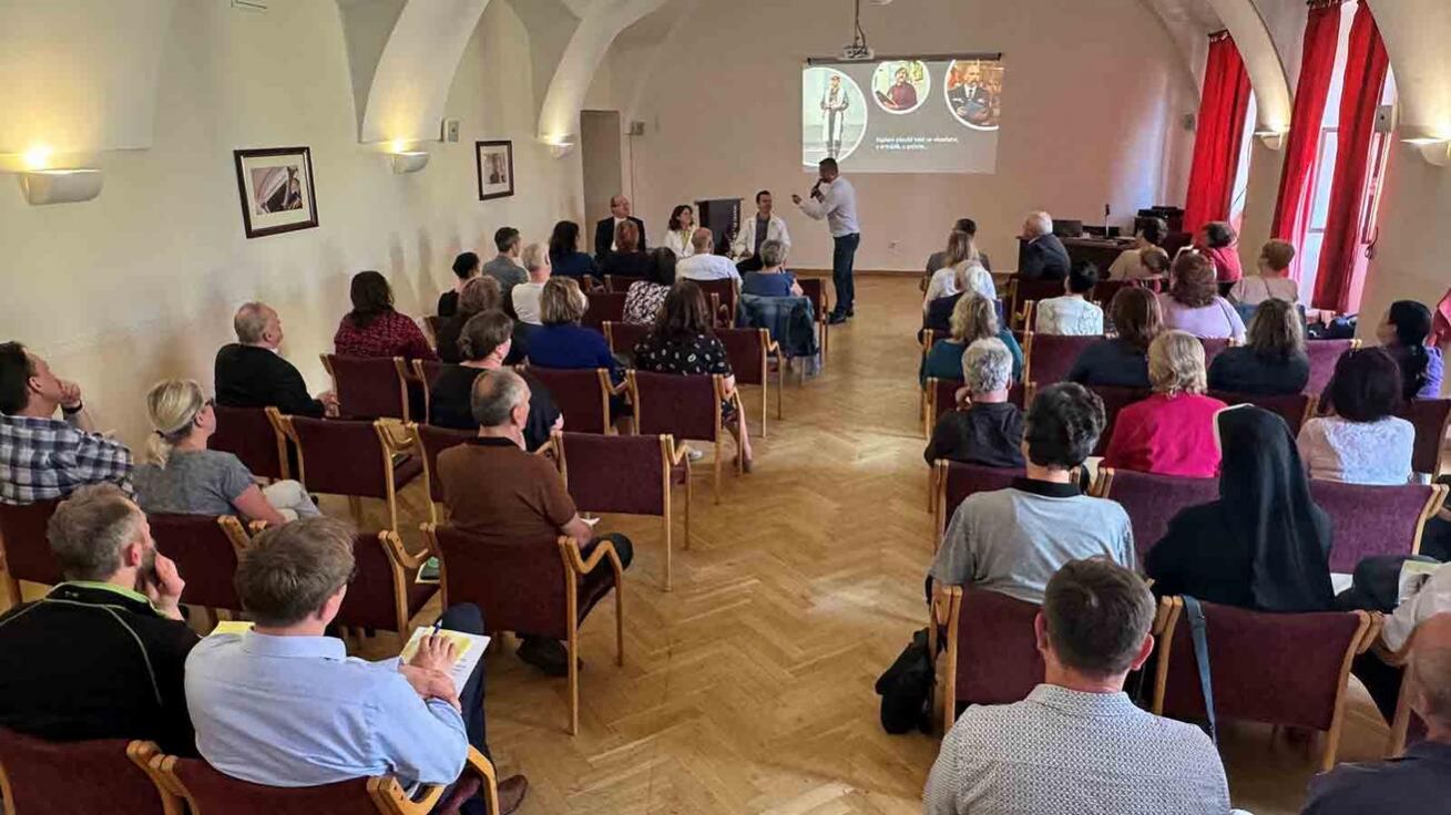 image:Image Konference se zúčastnili lékařští odborníci, ale i dobrovolníci, kteří jsou velkou pomocí při duchovní péči v nemocnicích.