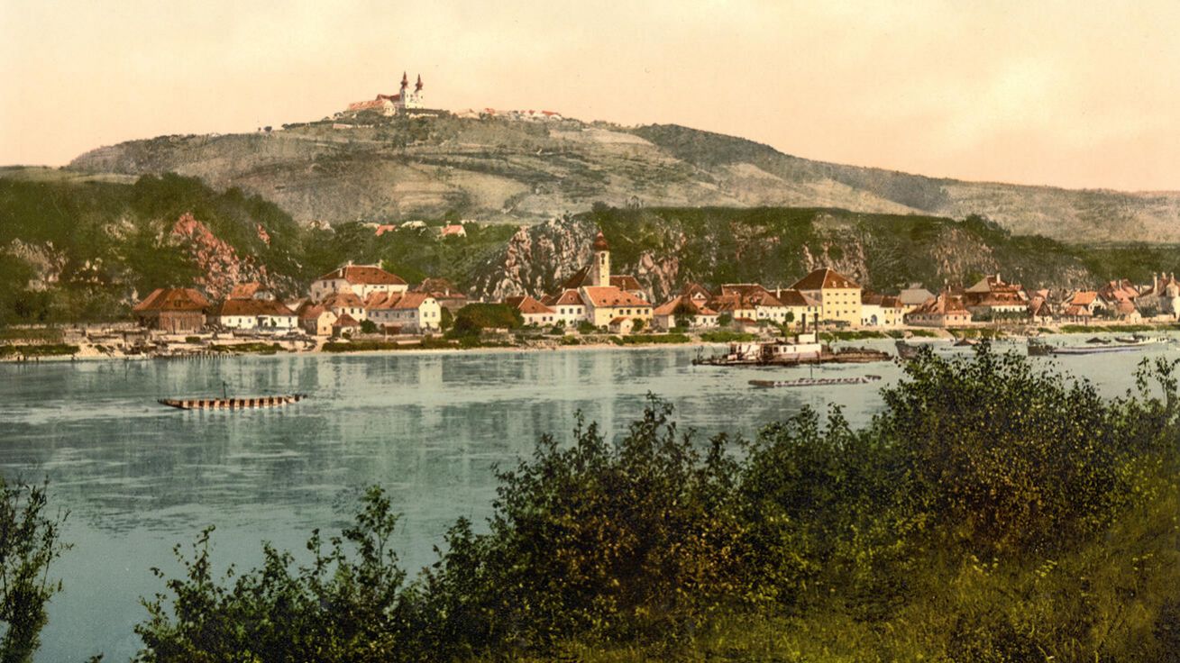 image:Image Poutníci barokních časů se vydávali také za zemské hranice – do Mariazell. Cestou se zastavovali také nad Dunajem v Maria Taferl. Fotografie pochází z konce 19. století.