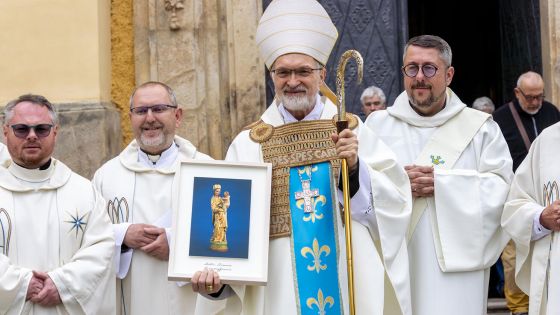 image:Image Hlavním celebrantem byl biskup z partnerské eichstättské diecéze Georg Maria Hanke OSB.