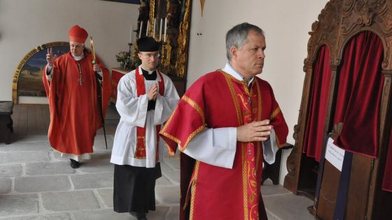image:Image Jarní římovskou pouť celebroval v ambitech biskup Vlastimil Kročil.