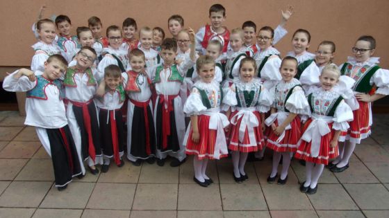 image:Image Dětský folklorní soubor Štěpnička z Veselí nad Moravou slaví čtyřicet let od svého založení. Jak předvedou jeho současní členové, hrají, zpívají a tančí se stejnou bezprostředností, jako jejich předchůdci. (So 1. 6. v 18.50)
